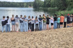 Bild von Kindern am See