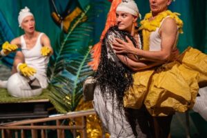 Szenenbild aus dem Stück "Das hässliche Entlein"